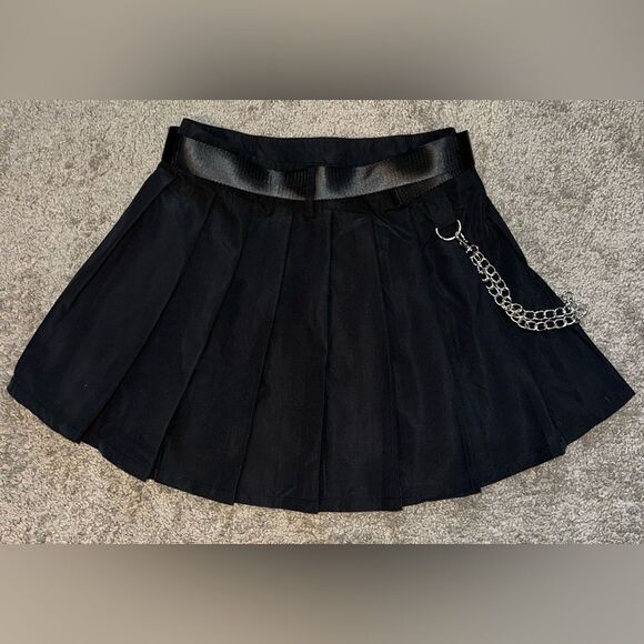 Dolls Kill Horoscopez Black Pleated Mini Skirt Chain‎ Embellishment Goth Emo M - Picture 5 of 10